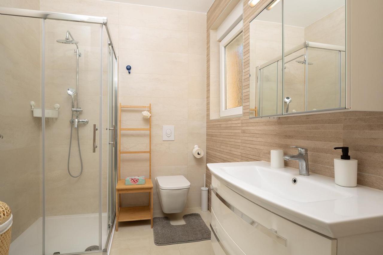 מדולין Apartment J&E מראה חיצוני תמונה